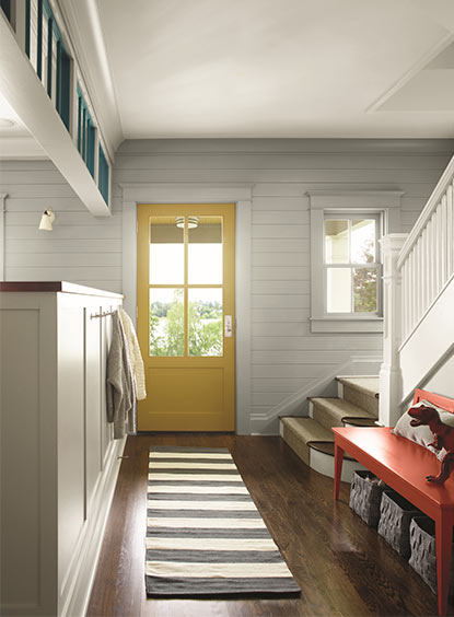 Entryway with yellow painted door and high-gloss finish Entryway with yellow painted door and high-gloss finish